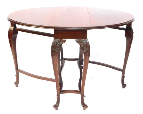 An Edwardian mahogany gate leg table, with moulded top, carved cabriole legs and shaped framing, 90cm long.